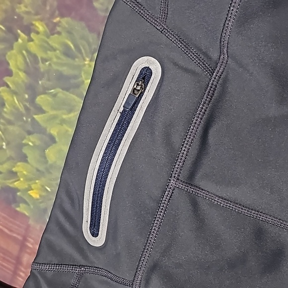 Athleta Capri Leggings Size Small - Picture 7 of 8